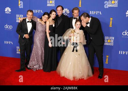 Los Angeles, USA. 05Th Jan, 2020. David Heyman, Shannon McIntosh, Margaret Qualley, Quentin Tarantino, Brad Pitt, Julia Butters et Leonardo DiCaprio, gagnants Meilleur Film musical ou une comédie pour Il était une fois à Hollywood' dans la salle de presse au cours de la 77e assemblée annuelle Golden Globe Awards au Beverly Hilton Hotel le 5 janvier 2020 à Beverly Hills, Californie. Credit : Geisler-Fotopress GmbH/Alamy Live News Banque D'Images