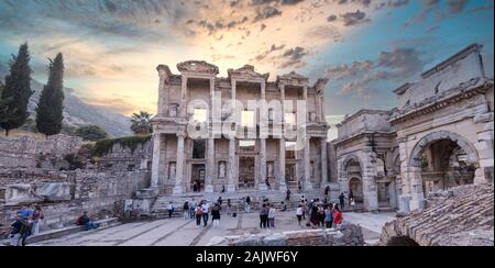 Bibliothèque de Celsus à Éphèse Bibliothèque de Celsus, ruines de la ville antique d'Éphèse, Turquie Banque D'Images