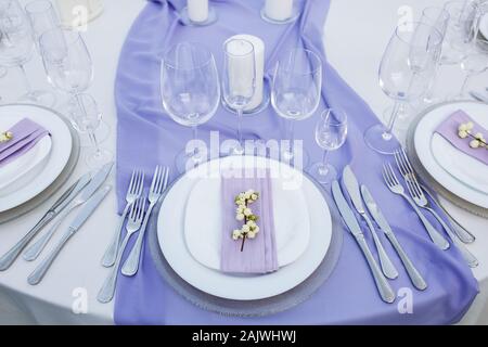 Réglage de la table à un mariage de luxe ou un autre événement Banque D'Images