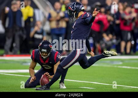 4 janvier 2020 : Houston Texans kicker Ka'imi Fairbairn (7) de l'objectif sur le terrain pendant les heures supplémentaires d'un match de football américain NFL entre les Bills de Buffalo et le Houston Texans à NRG Stadium à Houston, TX. Les Texans ont remporté 22 à 19 en prolongation.Trask Smith/CSM Banque D'Images