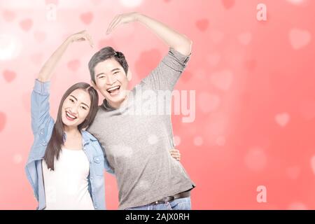 Des couples asiatiques faire la forme d'un coeur avec les mains. Valentines Day Banque D'Images