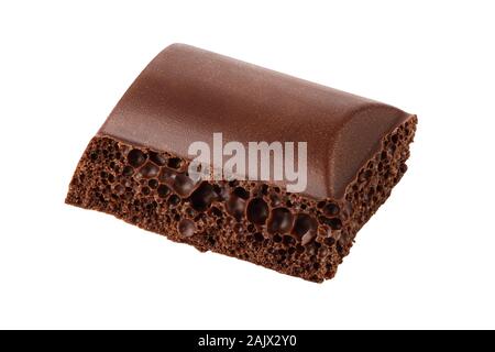 Morceau de chocolat isolé sur fond blanc avec clipping path Banque D'Images