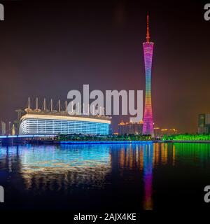 Le Canton Guangzhou officiellement, la tour d'astronomie et de télévision Tourisme Tower, est un 604 mètres de hauteur de tour d'observation à Guangzhou Banque D'Images
