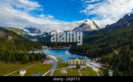 Tre Cime di Lavaredo vu de pics dans le lac de Misurina Dolomites, Italie en hiver, Belluno-Trentino-Adige frontière. Le lac de Misurina, Tre Cime di Lavar Banque D'Images