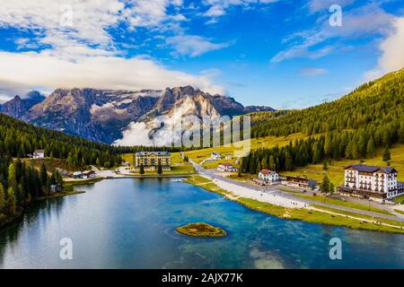 Tre Cime di Lavaredo vu de pics dans le lac de Misurina Dolomites, Italie en hiver, Belluno-Trentino-Adige frontière. Le lac de Misurina, Tre Cime di Lavar Banque D'Images