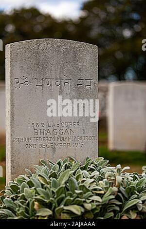 Ayette cemetery dédié à la chinoise, tibétaine, indienne et birmane militaires qui sont morts dans la Première Guerre mondiale en France. Banque D'Images