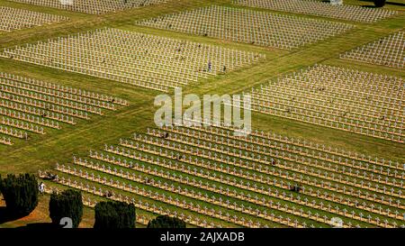 Les tombes de 16 000 soldats français perdus au cours de la bataille de Verdun lors de la Première Guerre mondiale, 1916, au cimetière de Douaumont, la France. Banque D'Images