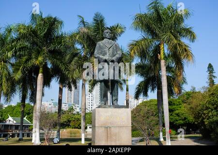 Statue de Sun Yat-sen (1866-1925) dans le parc Zhongshan dans la ville de Xiamen (Amoy), Chine. Banque D'Images