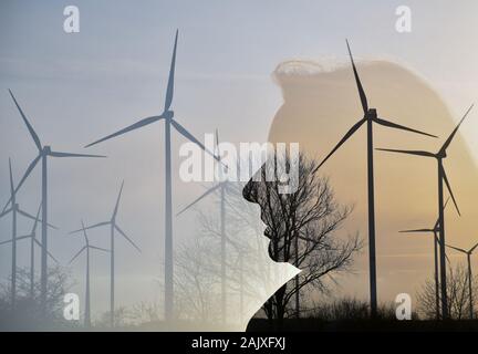 Sieversdorf, Allemagne. Dec 21, 2019. La silhouette de la tête d'une femme en face des éoliennes d'un parc d'énergie éolienne (double exposition : technique d'enregistrement dans l'appareil photo). Crédit : Patrick Pleul/dpa-Zentralbild/ZB/dpa/Alamy Live News Banque D'Images