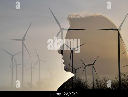 Sieversdorf, Allemagne. Dec 21, 2019. La silhouette de la tête d'une femme en face des éoliennes d'un parc d'énergie éolienne (double exposition : technique d'enregistrement dans l'appareil photo). Crédit : Patrick Pleul/dpa-Zentralbild/ZB/dpa/Alamy Live News Banque D'Images