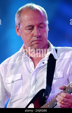 Vérone Italie 09/18/2004, l'Arena : Mark Knopfler en concert au cours de l'événement musical Festivalbar '2004'. Banque D'Images