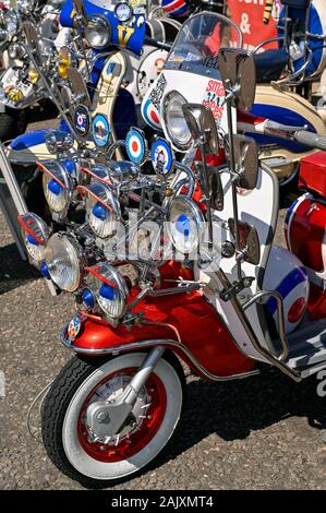 Sur les scooters de mer affichage Mod week-end à Brighton en Angleterre Banque D'Images