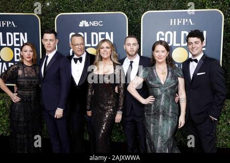 Los Angeles, USA. 05Th Jan, 2020. Samantha Bryant, Colin Hanks, Rita Wilson, Tom Hanks, Elizabeth Ann Hanks, Chet Hanks et Truman Theodore Hanks participant à la 77e assemblée annuelle Golden Globe Awards au Beverly Hilton Hotel le 5 janvier 2020 à Beverly Hills, Californie. Credit : Geisler-Fotopress GmbH/Alamy Live News Banque D'Images