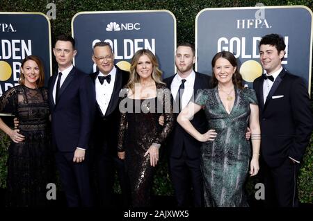 Los Angeles, USA. 05Th Jan, 2020. Samantha Bryant, Colin Hanks, Rita Wilson, Tom Hanks, Elizabeth Ann Hanks, Chet Hanks et Truman Theodore Hanks participant à la 77e assemblée annuelle Golden Globe Awards au Beverly Hilton Hotel le 5 janvier 2020 à Beverly Hills, Californie. Credit : Geisler-Fotopress GmbH/Alamy Live News Banque D'Images