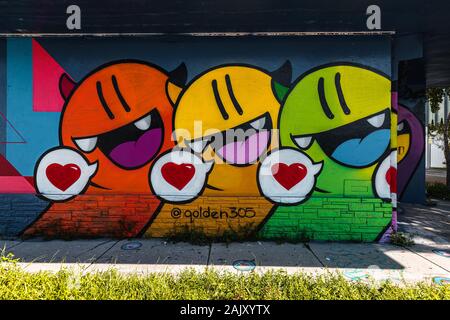 Exploration de la graffitis dans le quartier hipster Wynwood de Miami avec ses murs Wynwood (Miami, Floride, États-Unis) Banque D'Images