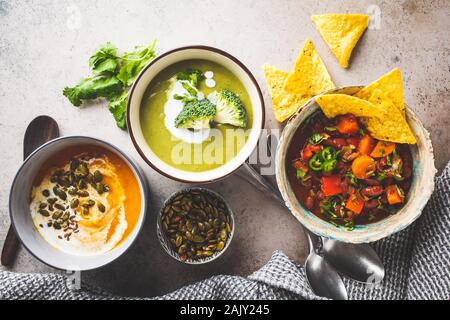 Ensemble de soupes vegan sain. Soupe de haricots mexicains, la soupe et de la Purée de brocoli soupe au potiron. Banque D'Images