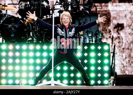 Soenderborg, au Danemark. Juin 11th, 2019. Le groupe de rock américain Bon Jovi effectue un concert live à Slagmarken dans Soenderborg. Chanteur et musicien ici Jon Bon Jovi est vu sur scène. (Photo crédit : Lasse Lagoni Gonzales - Photo). Banque D'Images