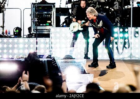 Soenderborg, au Danemark. Juin 11th, 2019. Le groupe de rock américain Bon Jovi effectue un concert live à Slagmarken dans Soenderborg. Chanteur et musicien ici Jon Bon Jovi est vu sur scène. (Photo crédit : Lasse Lagoni Gonzales - Photo). Banque D'Images