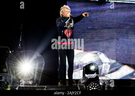 Soenderborg, au Danemark. Juin 11th, 2019. Le groupe de rock américain Bon Jovi effectue un concert live à Slagmarken dans Soenderborg. Chanteur et musicien ici Jon Bon Jovi est vu sur scène. (Photo crédit : Lasse Lagoni Gonzales - Photo). Banque D'Images