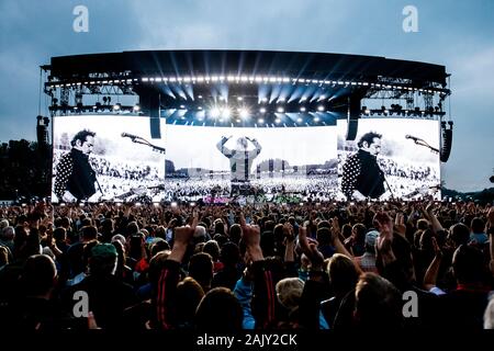 Soenderborg, au Danemark. Juin 11th, 2019. Le groupe de rock américain Bon Jovi effectue un concert live à Slagmarken dans Soenderborg. Chanteur et musicien ici Jon Bon Jovi est vu sur scène. (Photo crédit : Lasse Lagoni Gonzales - Photo). Banque D'Images