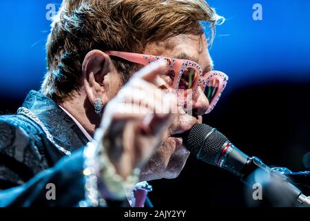 Copenhague, Danemark. 18e, mai 2019. La chanteuse, auteur et compositeur Sir Elton John effectue un concert live au Royal Arena à Copenhague. (Photo crédit : Lasse Lagoni Gonzales - Photo). Banque D'Images