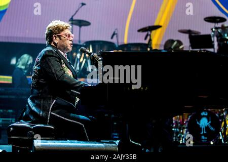 Copenhague, Danemark. 18e, mai 2019. La chanteuse, auteur et compositeur Sir Elton John effectue un concert live au Royal Arena à Copenhague. (Photo crédit : Lasse Lagoni Gonzales - Photo). Banque D'Images