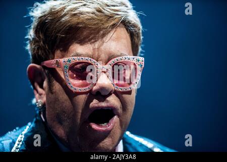 Copenhague, Danemark. 18e, mai 2019. La chanteuse, auteur et compositeur Sir Elton John effectue un concert live au Royal Arena à Copenhague. (Photo crédit : Lasse Lagoni Gonzales - Photo). Banque D'Images