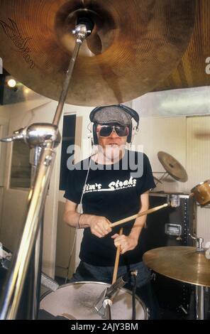 Ian Dury dans un studio d'enregistrement à Londres en 1980 Banque D'Images