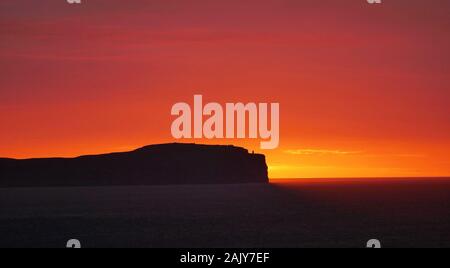 Coucher de soleil sur Dunnet Head dans le Caithness, Écosse, Royaume-Uni, prise en Septembre Banque D'Images