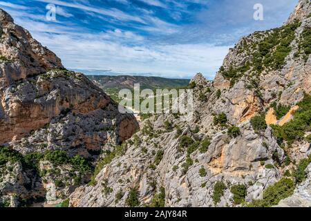 Les Gorges du Verdon, Gorges du Verdon, un paysage extraordinaire du célèbre canyon de la liquidation et du vert turquoise river et high limestone rocks en français Al Banque D'Images