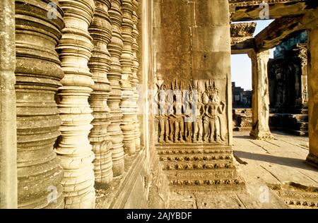 Angkor Wat, rockcarvings fascinante Banque D'Images