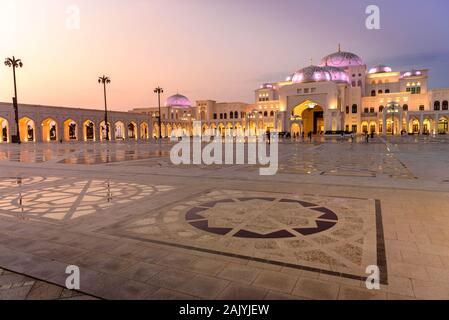 Abu Dhabi, Emirats Arabes Unis : la place principale de Qasr Al Watan (Palais de la Nation), le palais présidentiel à Abu Dhabi, extérieur, extérieur Banque D'Images