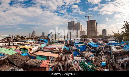 Dhobi Ghat (Mahalaxmi Dhobi Ghat) était une laverie (lavoir) à Mumbai, Inde. Les rondelles, connu sous le nom de dhobis, travail dans l'ouvrir pour nettoyer les vêtir Banque D'Images