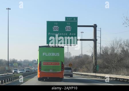 PRINCETON, NJ - le 26 décembre 2019 FLiXBUS:véhicule roulant sur l'autoroute du New Jersey county ; Flixbus est une marque allemande appartenant à FlixMobility Gmb Banque D'Images