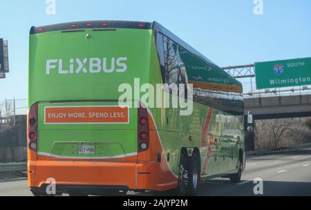 PRINCETON, NJ - le 26 décembre 2019 FLiXBUS:véhicule roulant sur l'autoroute du New Jersey county ; Flixbus est une marque allemande appartenant à FlixMobility Gmb Banque D'Images