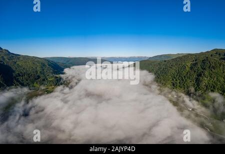 La belle nature de l'antenne en Norvège pour les nuages. Banque D'Images