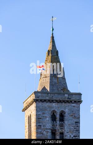 Un drapeau sur la tour de St Salvators Chapelle à St Andrews, Fife, Scotland UK Banque D'Images