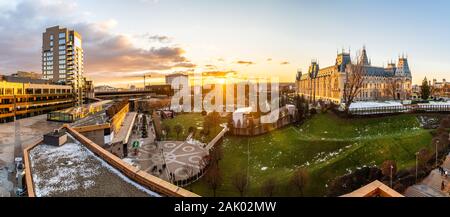 Vue panoramique sur le Palais de la culture et place centrale dans la ville de Iasi, Roumanie Banque D'Images