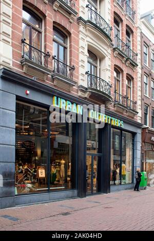 Vue de détail de la société multinationale de style de magasin sur la rue Kalverstraat à Amsterdam. Banque D'Images