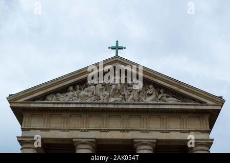 Avant de l'église Saint-Germain sculptural Banque D'Images