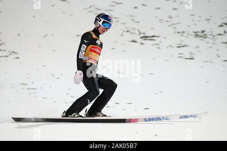 Bischofshofen, Autriche. 08Th Jan, 2020. Ski nordique/saut à ski : Coupe du monde, tournoi de quatre collines, Big Hill, hommes, 2ème course. Kobayashi Ryoyu sauteur à ski, du Japon, des terres. Crédit : Daniel Karmann/dpa/Alamy Live News Banque D'Images