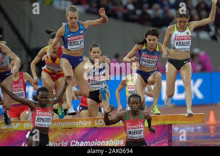 Gesa Felicitas Krause (Allemagne) , Fadwa Sidi Madane (Maroc), Mariya Shatalova (Ukraine) , Pureté Kirui (Kenya), Colleen Quigley (USA) et Hyvin Kiyeng Jepkemoi (Kenya) lors de la 1ère chauffe 3000 m Steeple Femmes de l'IAAF Championnats du monde d'athlétisme le 6 août 201e au stade olympique à Londres, Grande-Bretagne Photo Laurent Lairys / DPPI Banque D'Images