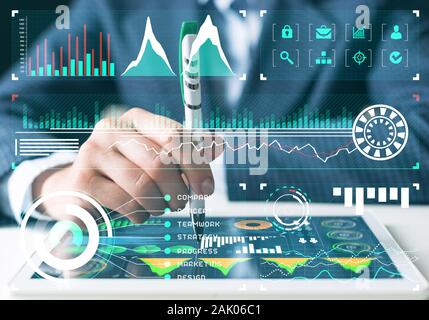 L'analyse d'affaires à schéma commercial tablet Banque D'Images