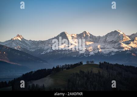 D'impressionnantes montagnes des Alpes suisses - Eiger, Mönch, Jungfrau Banque D'Images