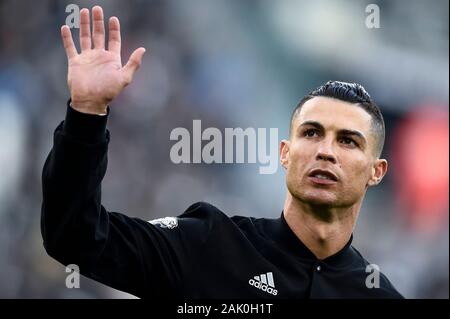 Turin, Italie - 06 janvier, 2020 : Cristiano Ronaldo de gestes de la Juventus FC avant le match de football Serie A entre la Juventus et Cagliari Calcio. La Juventus a gagné 4-0 au Cagliari Calcio. Credit : Nicolò Campo/Alamy Live News Banque D'Images