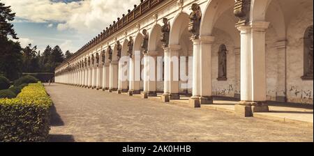 Colonnade à Kvetna zahrada jardin de fleurs à Kromeriz (monument de l'UNESCO), République tchèque Banque D'Images