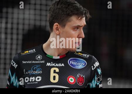 Pérouse, Italie. 08Th Jan, 2020. robert taht (n.6 de cogneur sir spiker conad Pérouse) sécurité lors du test Match - Sir Safety Pérouse Conad vs Skra Belchatow, volley-ball test Match à Perugia, Italie, le 06 janvier 2020 : Crédit Photo Agency indépendante/Alamy Live News Banque D'Images