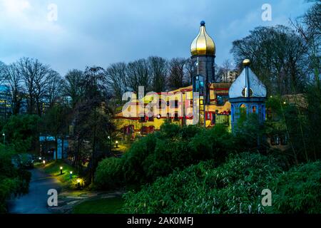 La maison Hundertwasser, le McDonald's Children's Aid Foundation, Ronald McDonald, Essen, Essen, Grugapark dans Banque D'Images