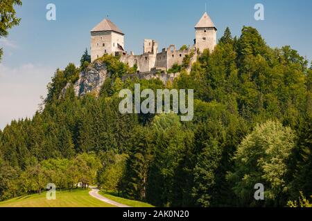 Le Château Gallenstein partiellement ruiné, fondée en 1278. Municipalité de Sankt Gallen, district Liezen, Styrie, Autriche Banque D'Images