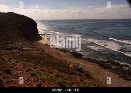 Les falaises et les archs de Legzira. Ce sont des formations rocheuses à la côte atlantique du sud du maroc Banque D'Images